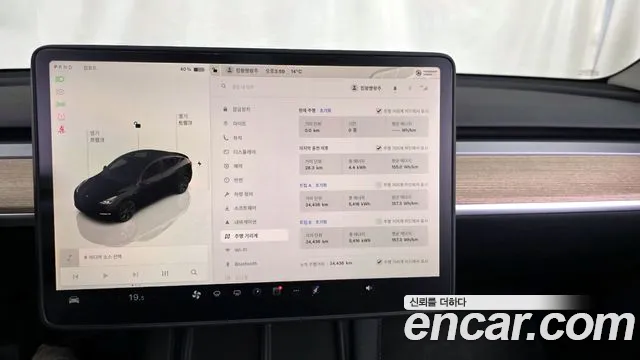 Tesla Model Y 2024