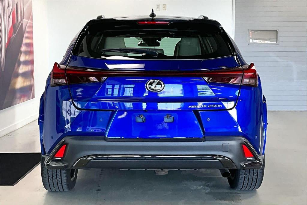 Lexus UX 2023