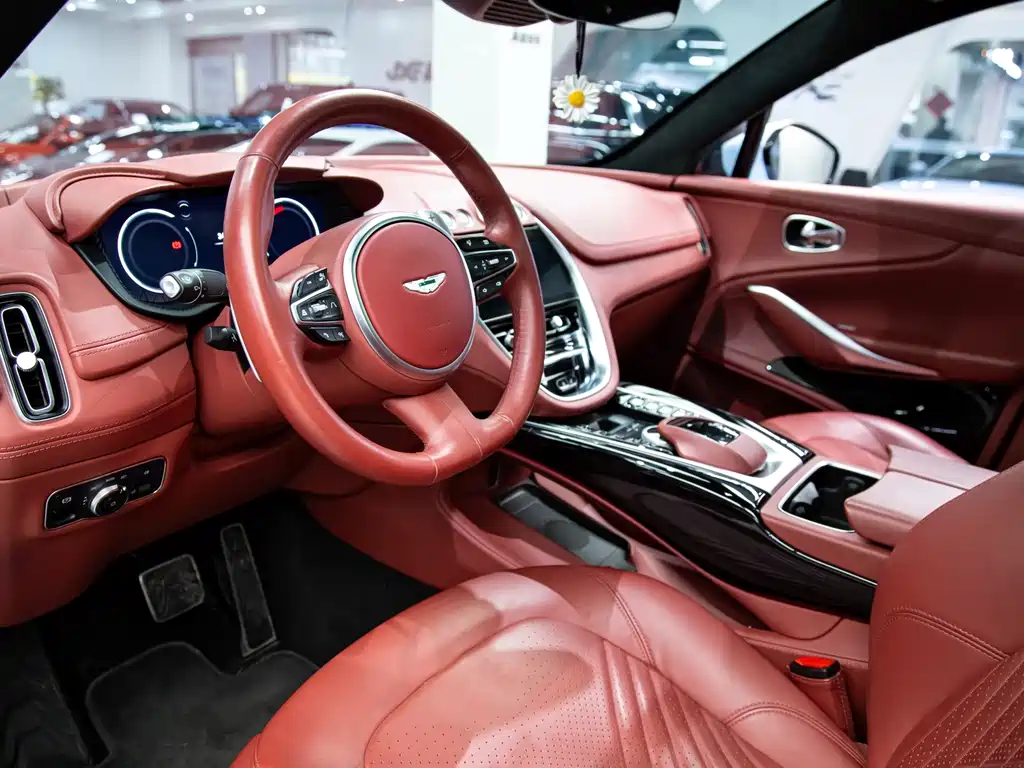 Aston Martin DBX 2022