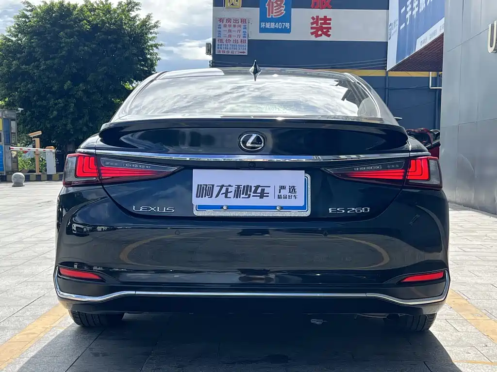 Lexus ES 2020