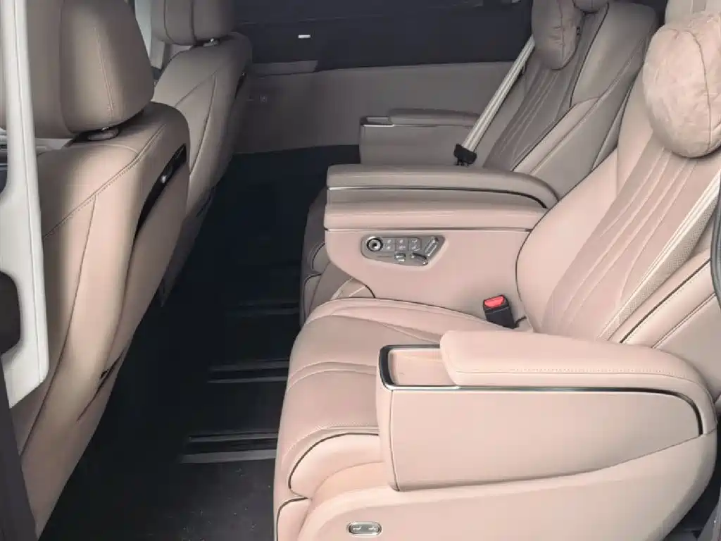 Xpeng X9 2025