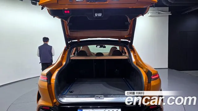 Aston Martin DBX 2023