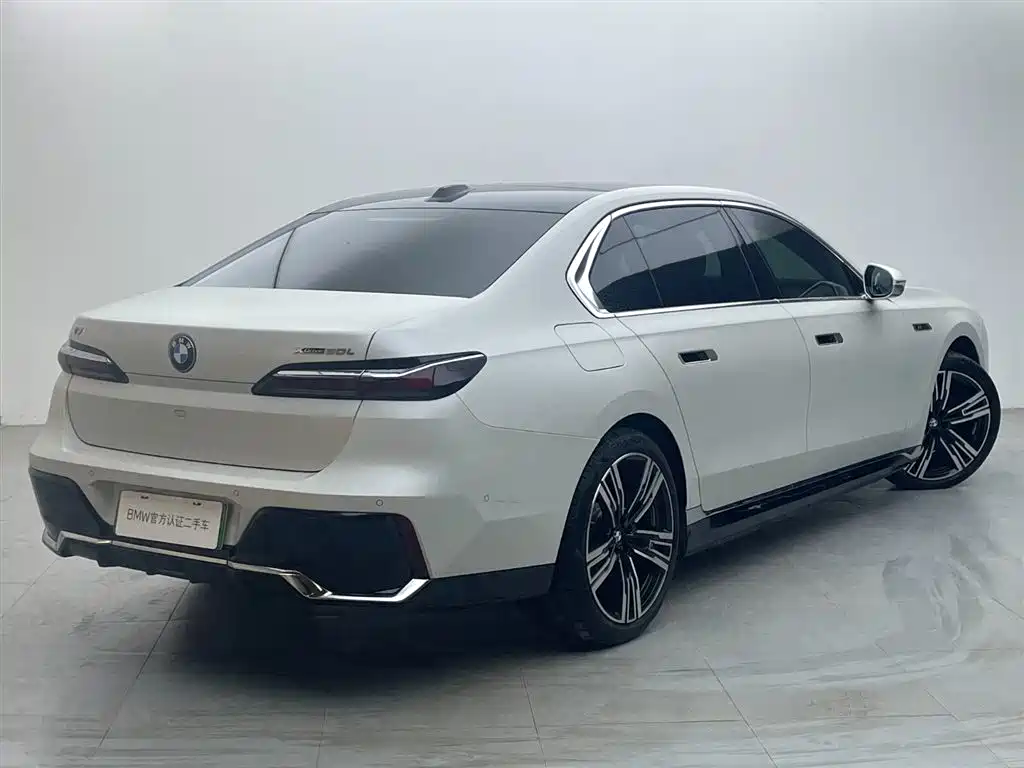 BMW i7 2025