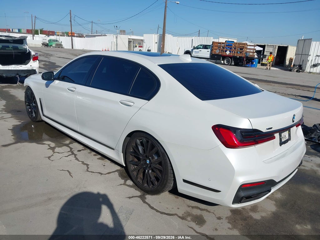 BMW 750 2022