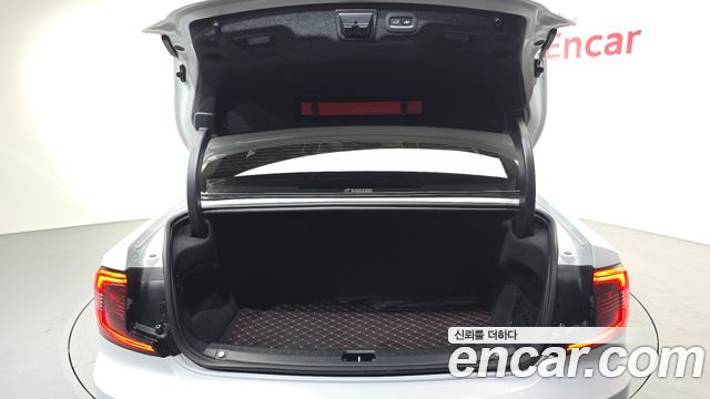 Volvo S90 2025