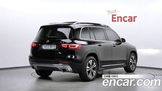 Mercedes-Benz GLB 2023