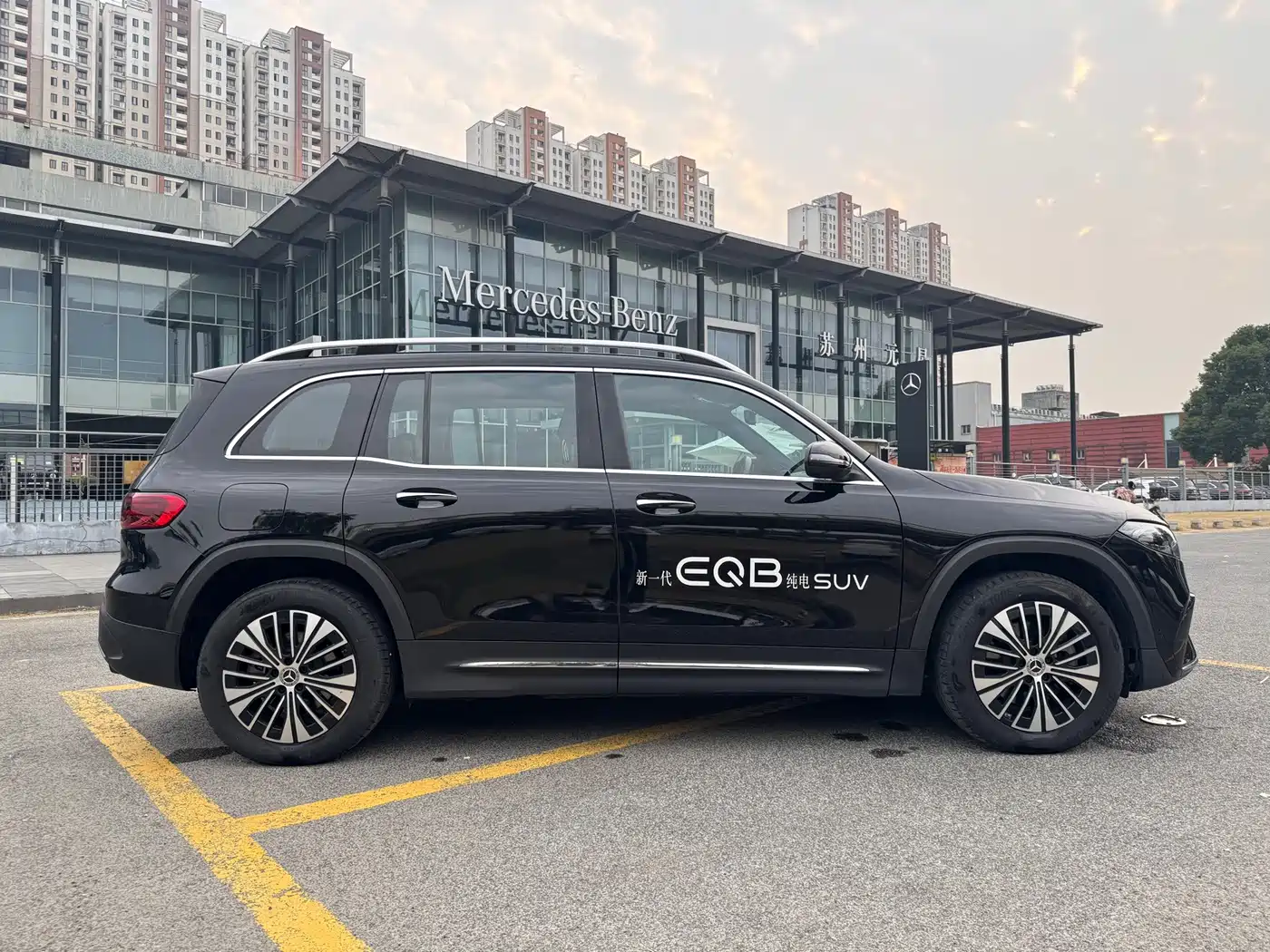 Mercedes-Benz EQB 2024