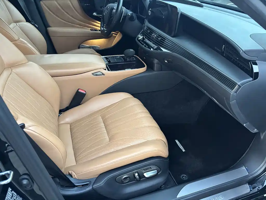 Lexus LS 2023