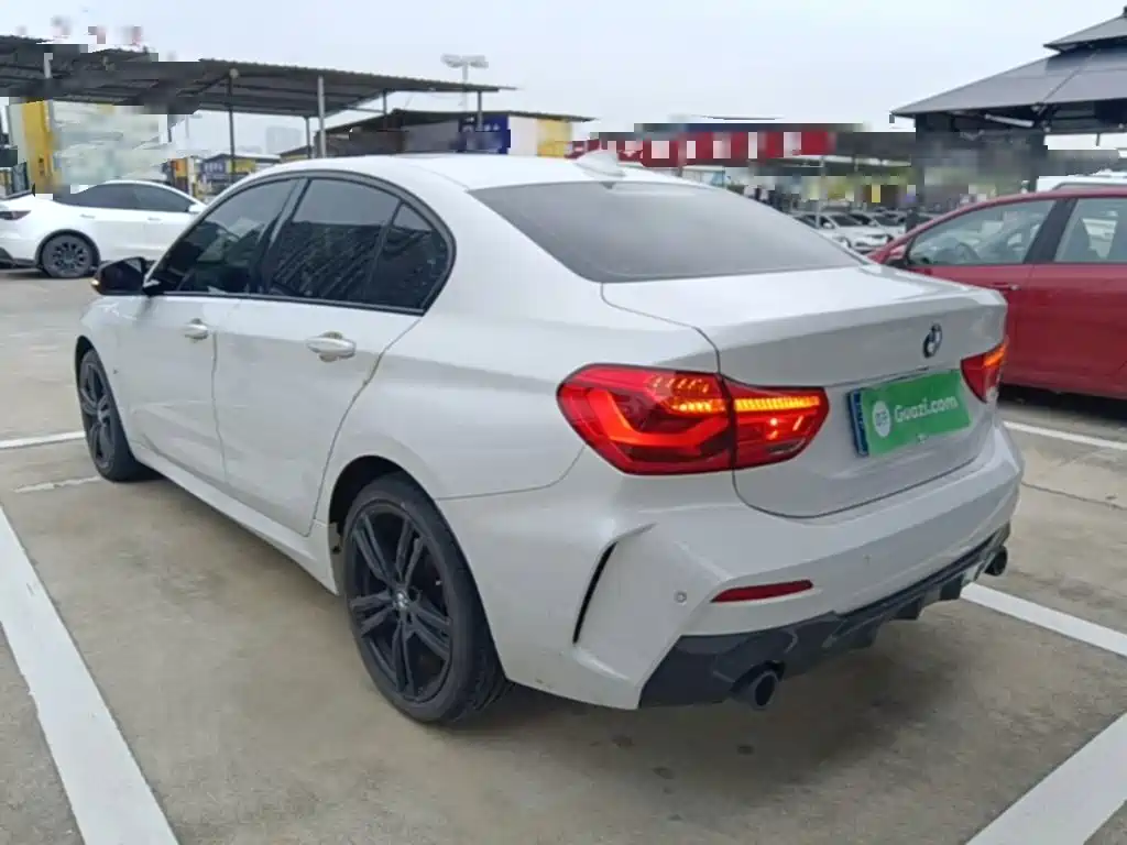 BMW 1 серии 2021