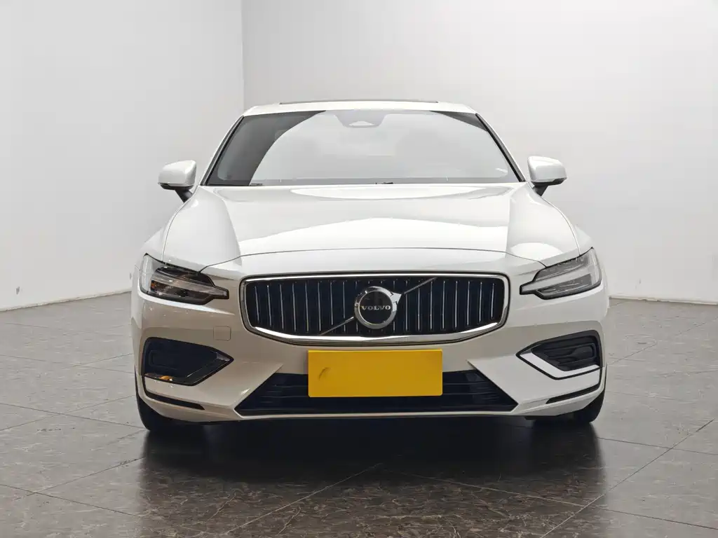 Volvo S60 2025