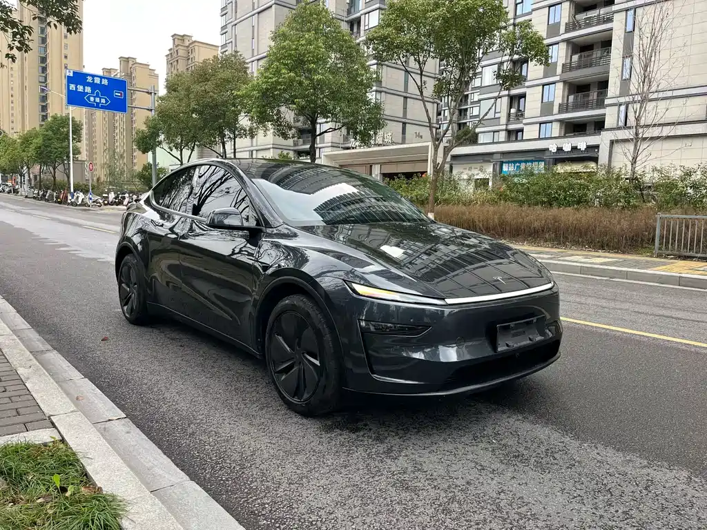 Tesla Model Y 2025