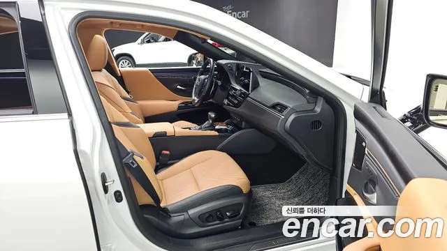 Lexus ES 2024