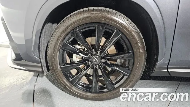 Lexus NX 2024