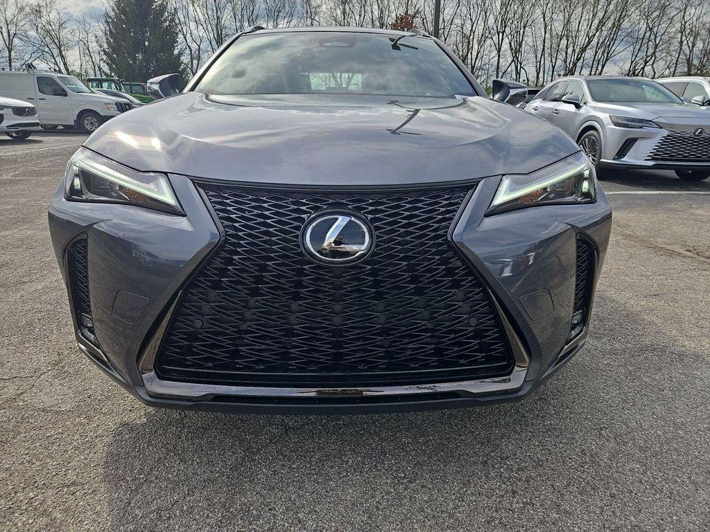 Lexus UX 2026