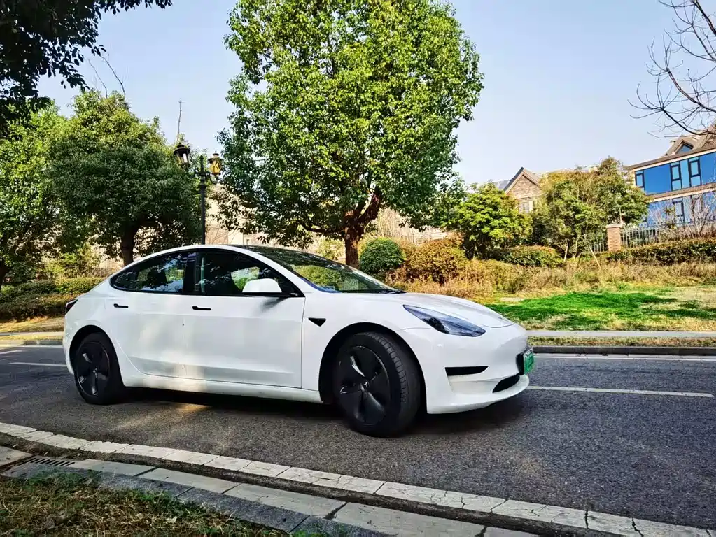 Tesla Model 3 2023