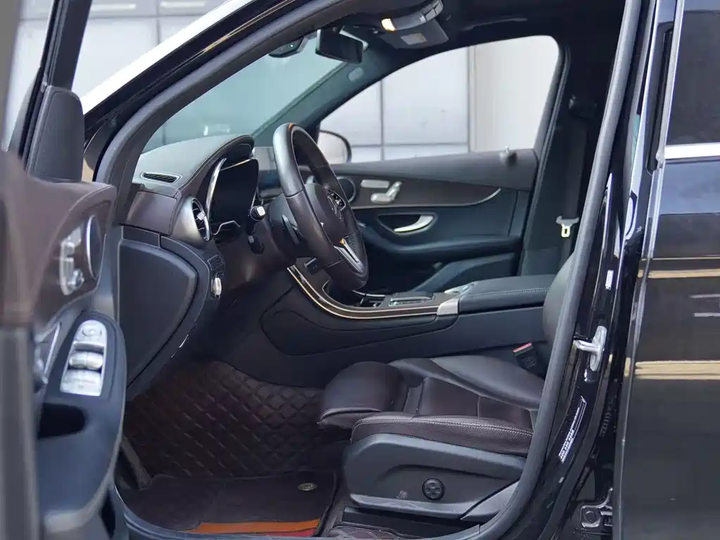 Mercedes-Benz GLC 2023