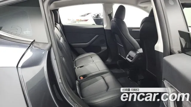 Tesla Model Y 2024