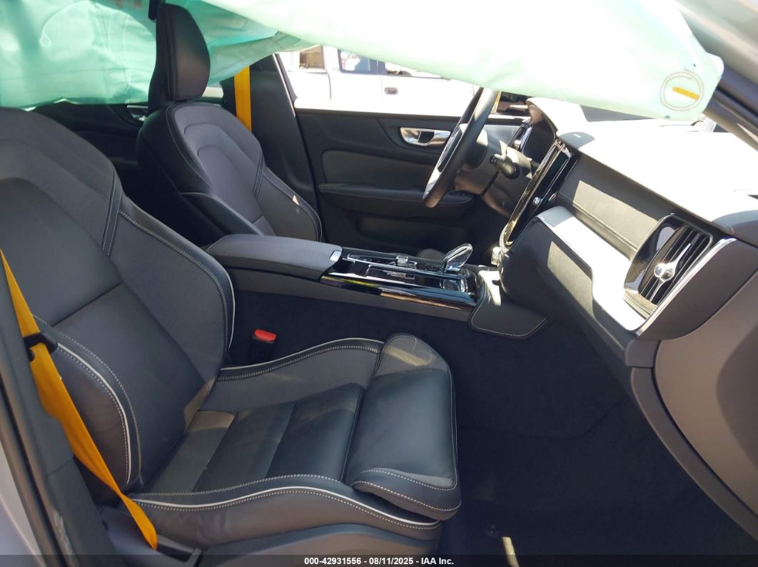 Volvo V60 2025
