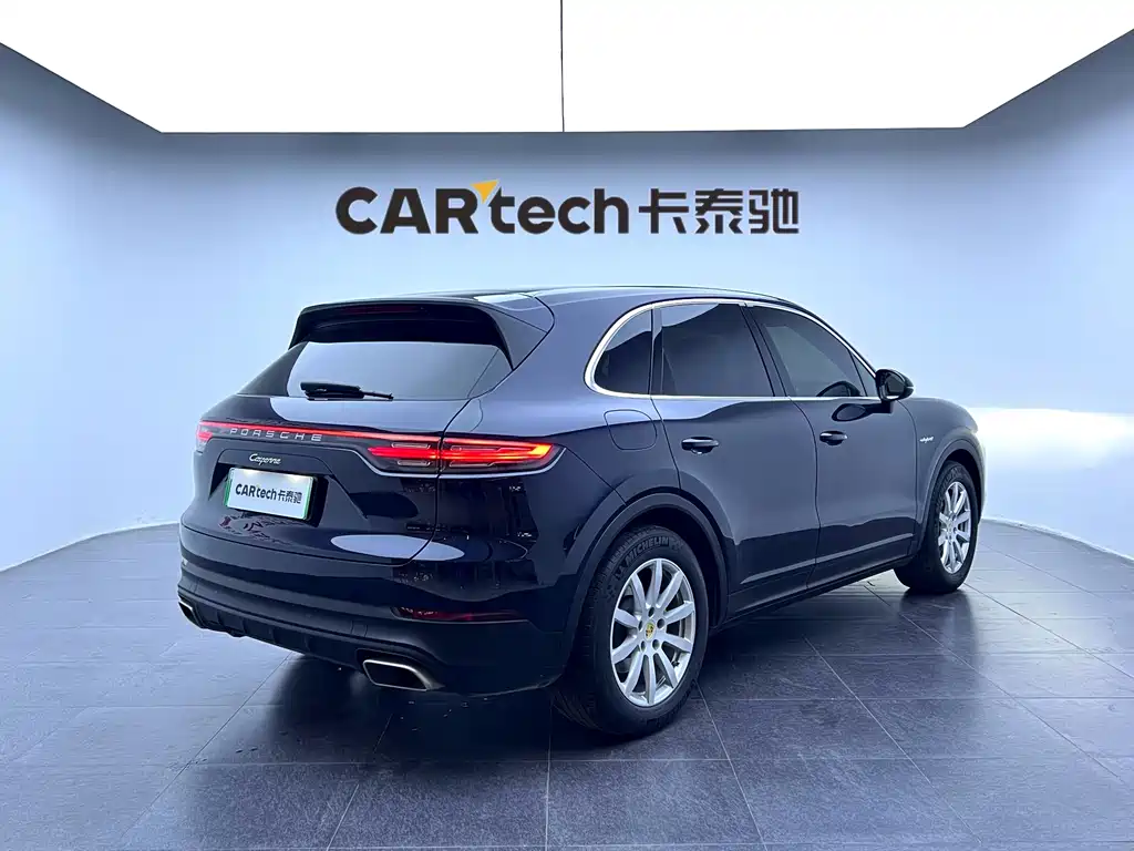 Porsche Cayenne 2021
