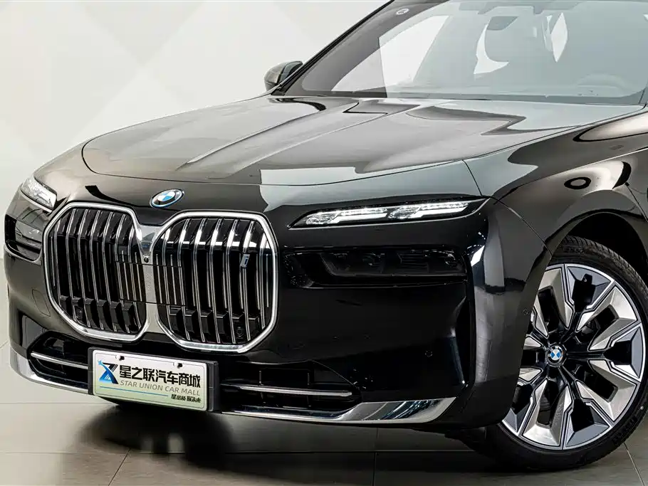 BMW i7 2025