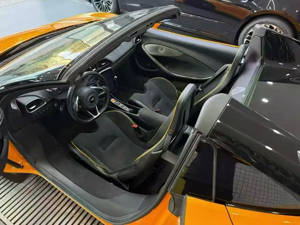 McLaren Artura 2024