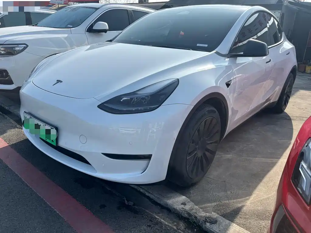 Tesla Model Y 2024