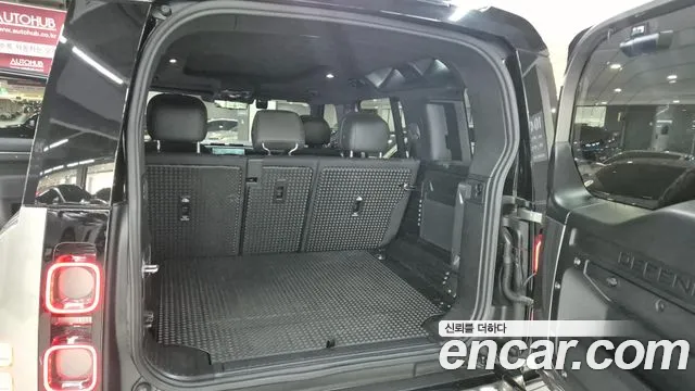 Land Rover Defender 2025