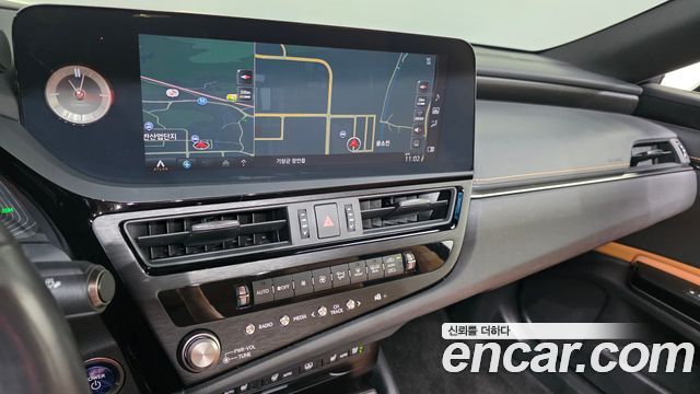 Lexus ES 2021