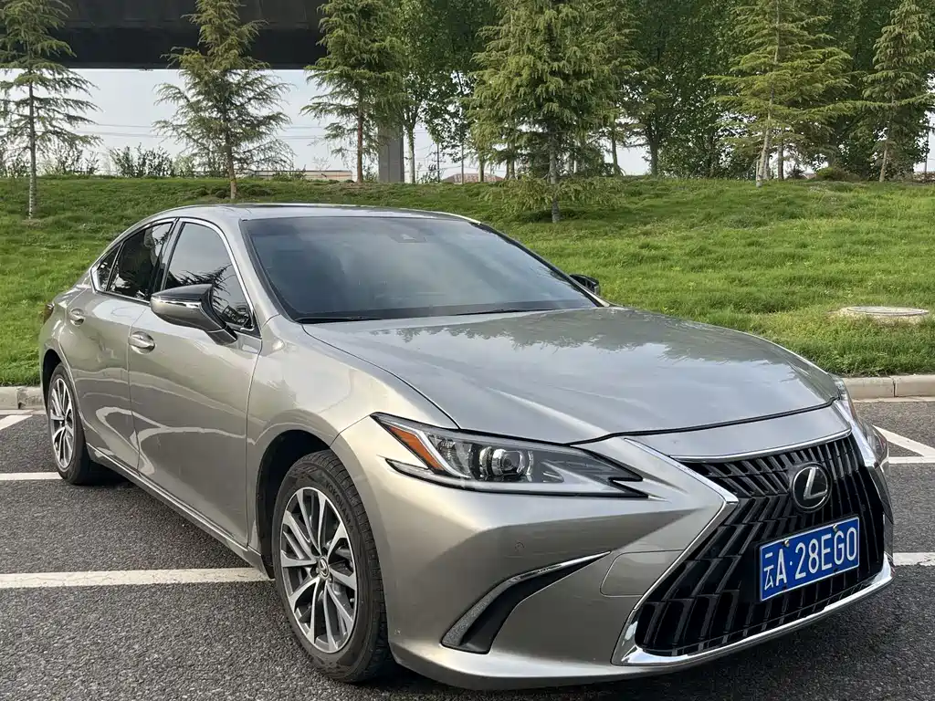 Lexus ES 2024