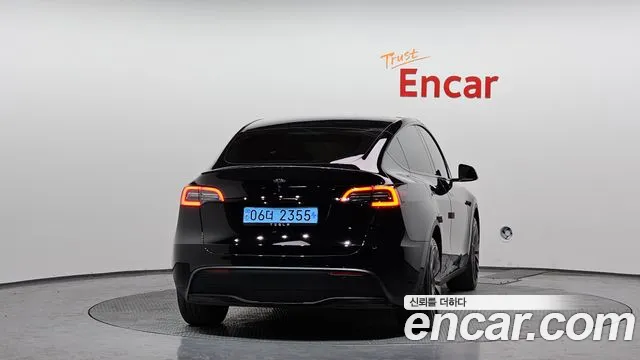 Tesla Model Y 2024