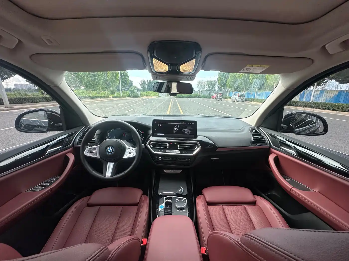 BMW iX3 2025