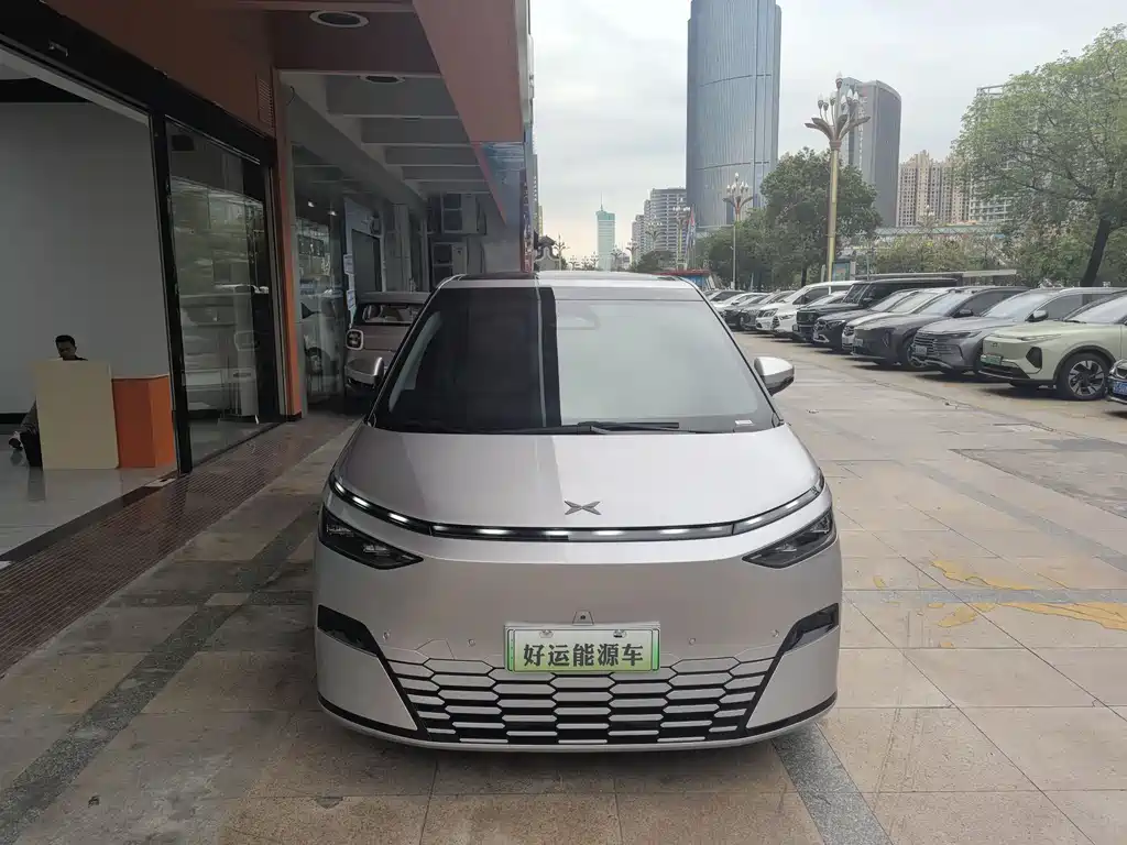 Xpeng X9 2025