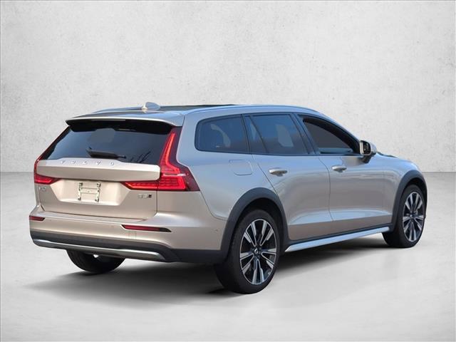 Volvo V60 Cross Country 2024