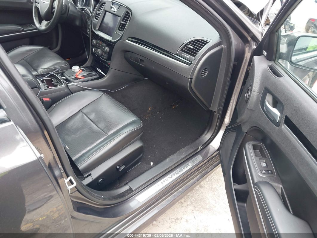 Chrysler 300 2021