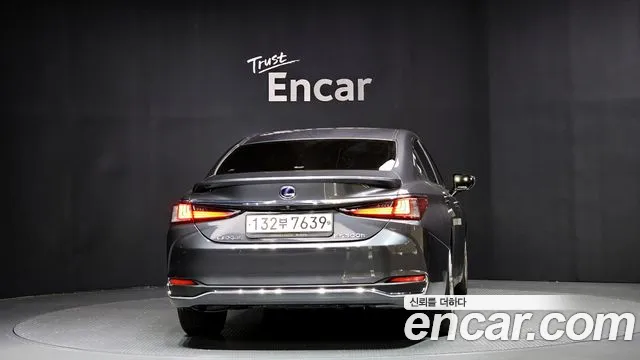 Lexus ES 2022