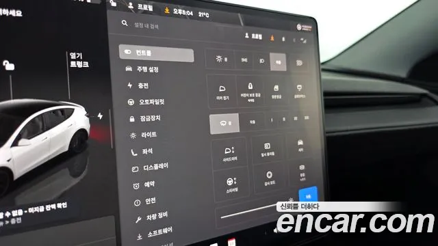 Tesla Model Y 2025