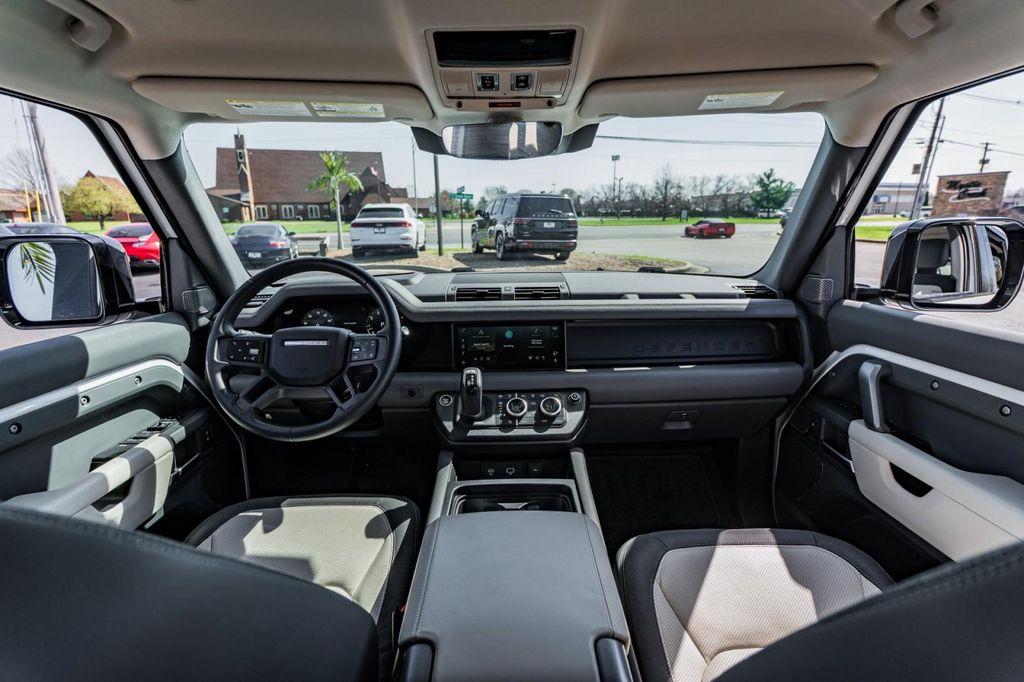 Land Rover Defender 2023