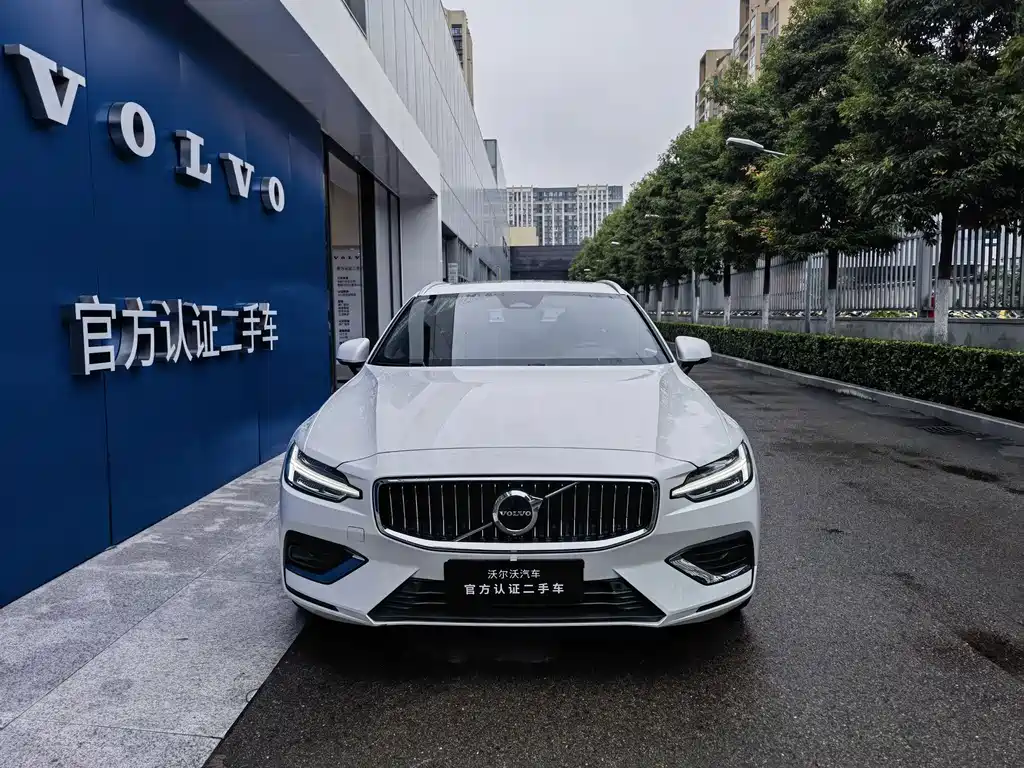 Volvo V60 2023