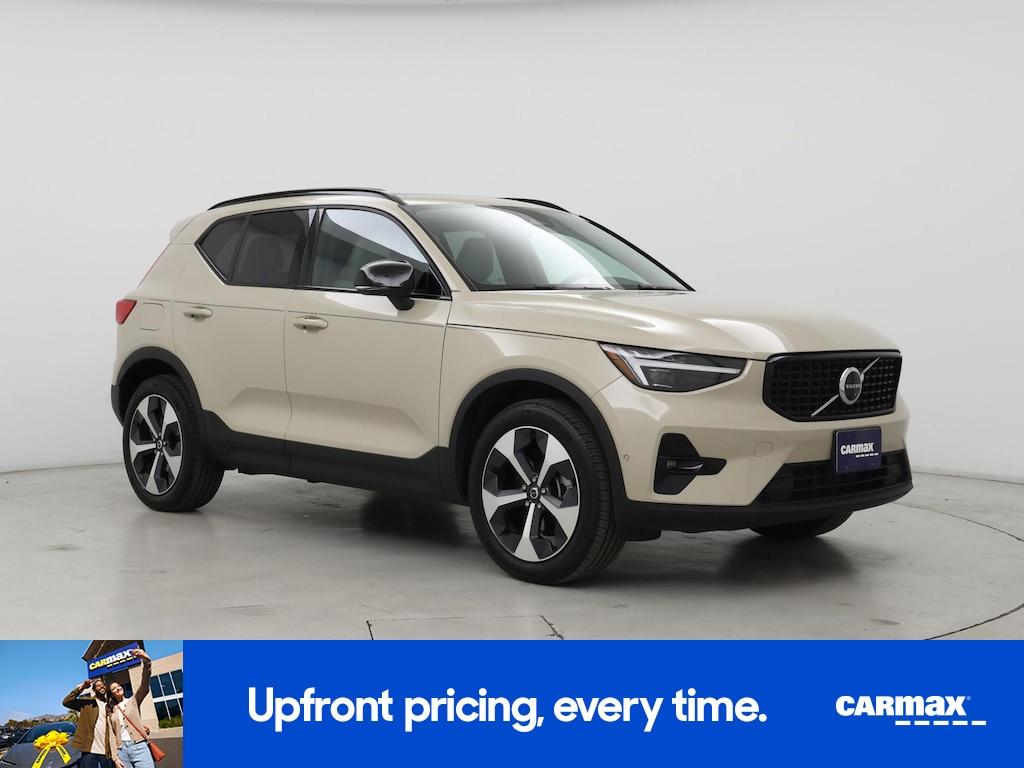 Volvo XC40 2025