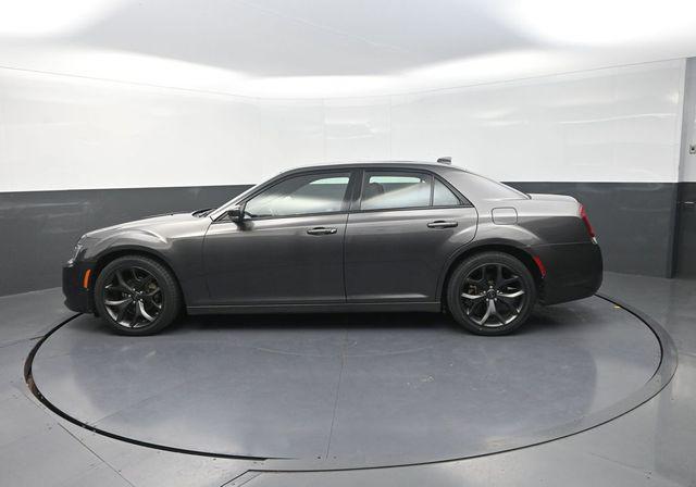 Chrysler 300 2023