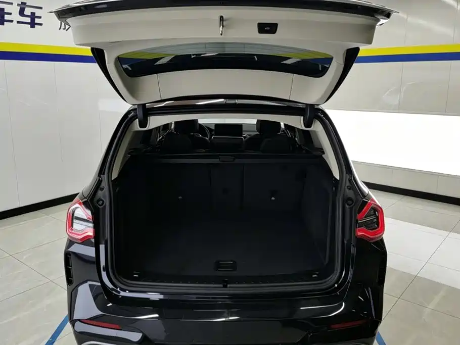 BMW iX3 2023