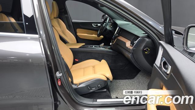Volvo XC60 2022