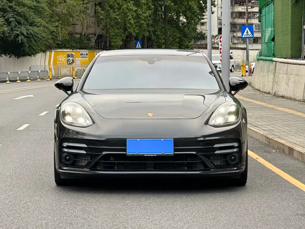 Porsche Panamera 2021