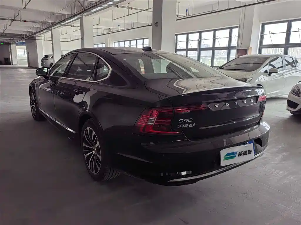 Volvo S90 2024