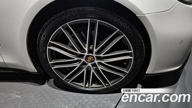 Porsche Panamera 2021