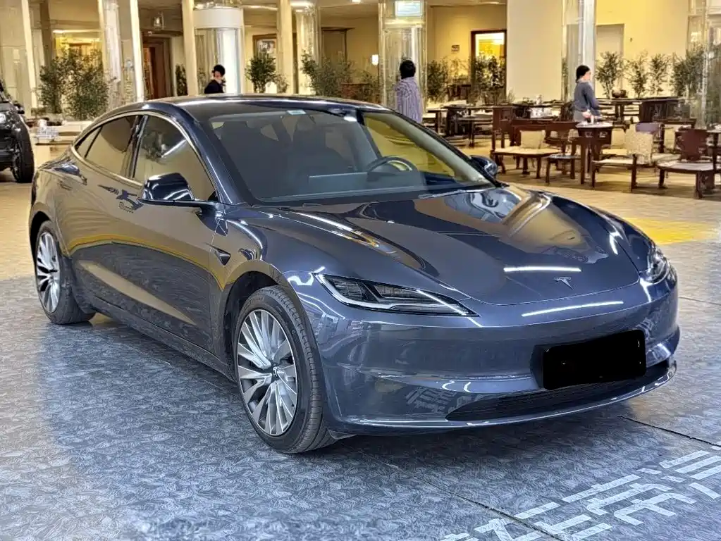 Tesla Model 3 2024