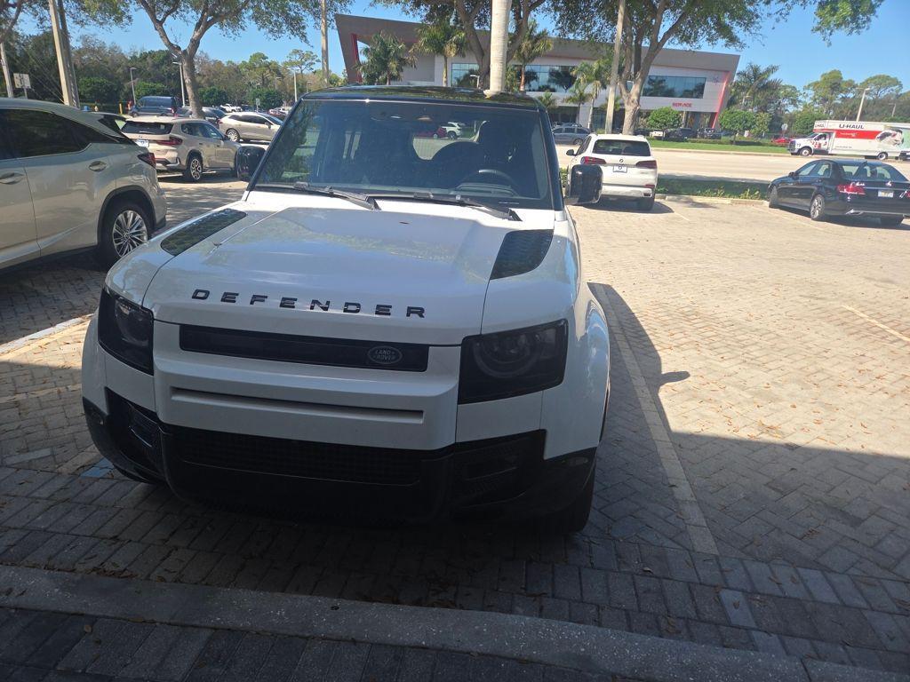 Land Rover Defender 2024