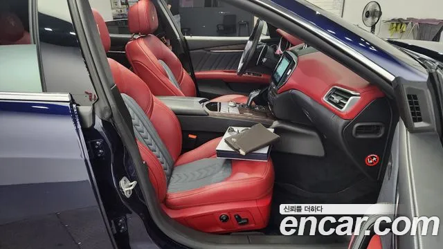 Maserati Ghibli 2021