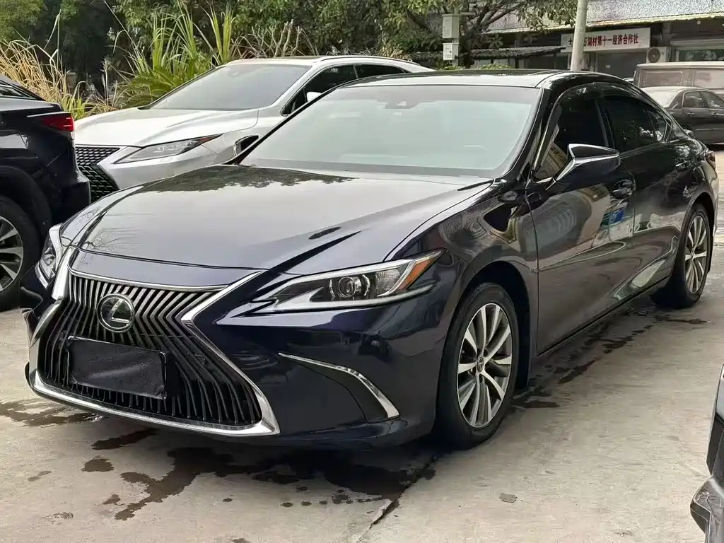 Lexus ES 2021