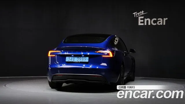 Tesla Model 3 2024